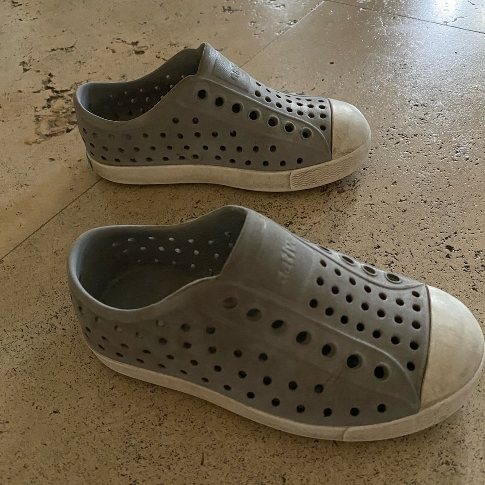 Native gray Jefferson toddler kids slip on. C7 or C8 or C11